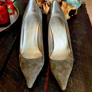 Women’s Guess Gray Suede Heels